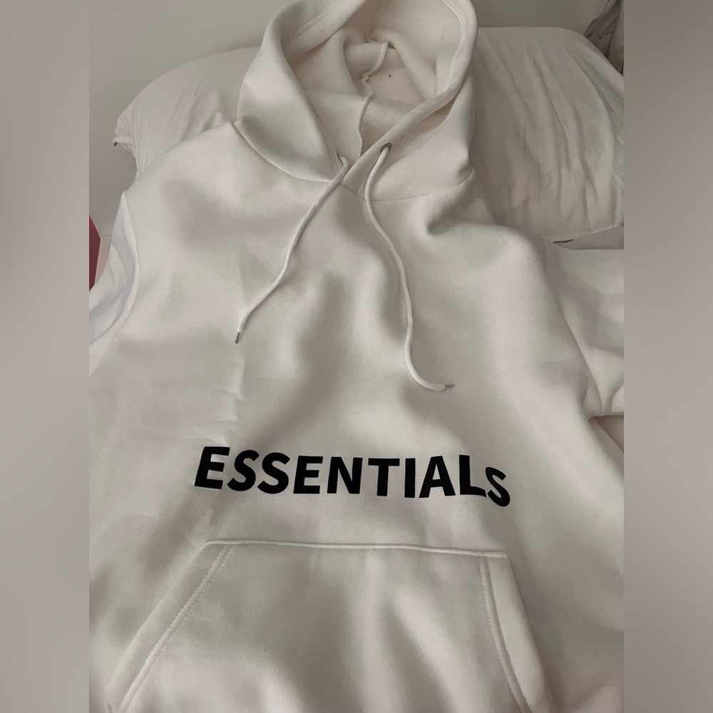 i’m selling a essentials hoodie that came in wrong size which is large